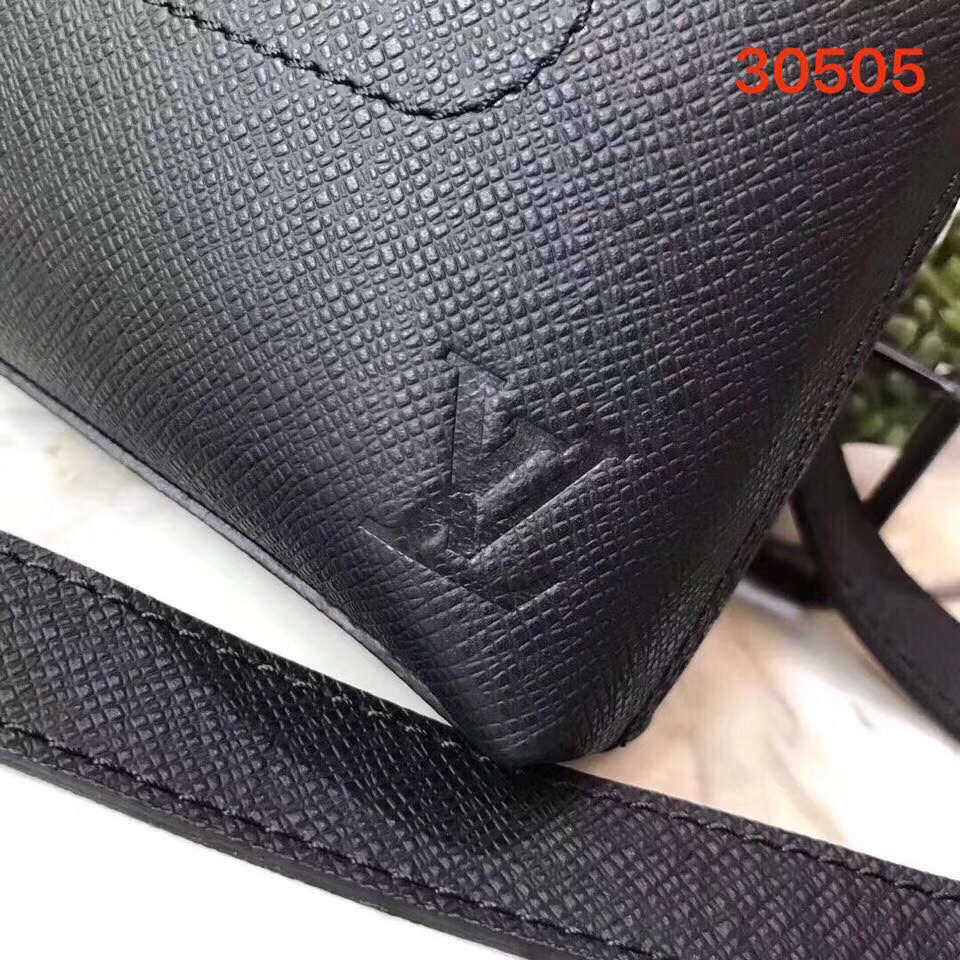 LV DISTRICT POCHETTE M30505