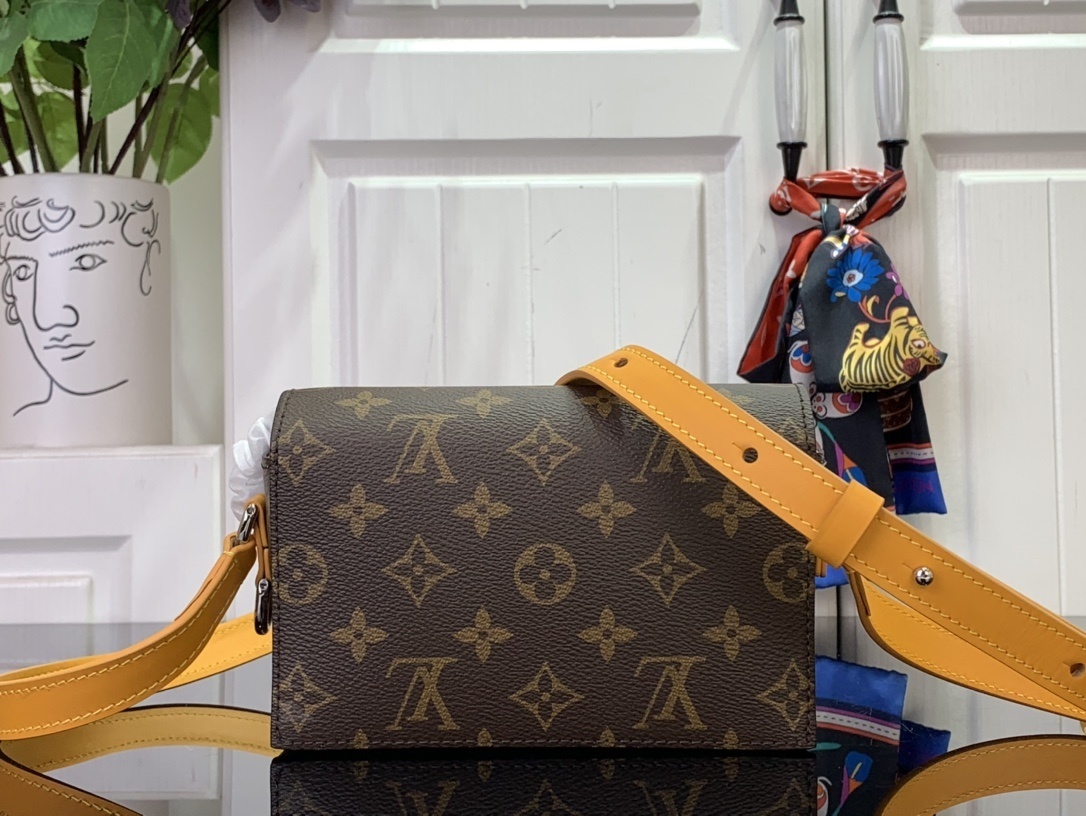 LV DOPP KIT m12639