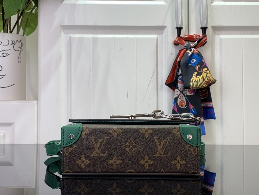 LV DOPP KIT m12639