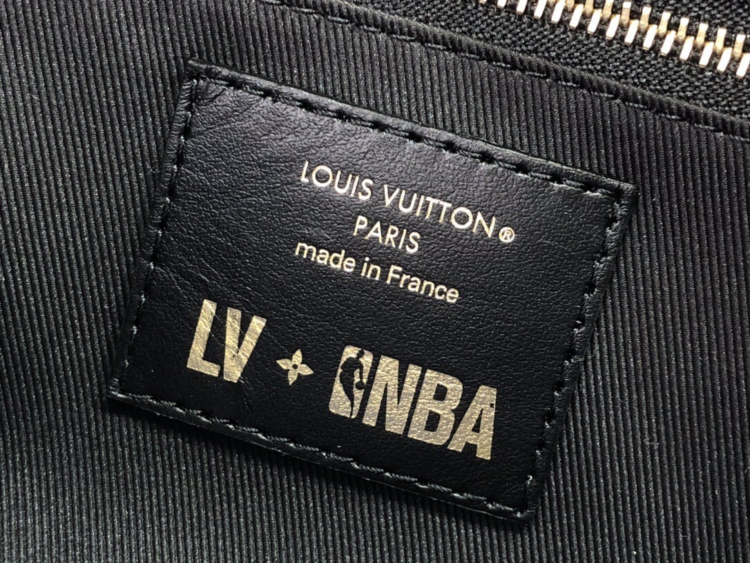 LV DOPP KIT M21106