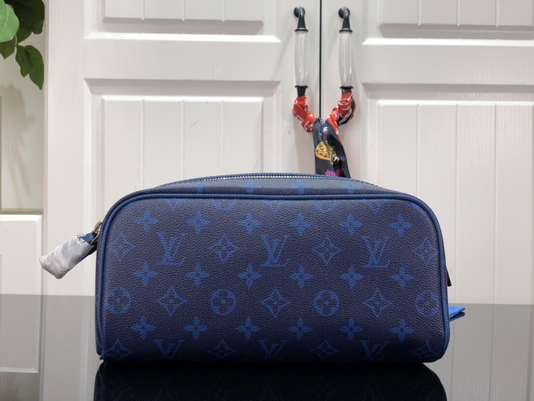 LV DOPP KIT TOILET POUCH M30849 