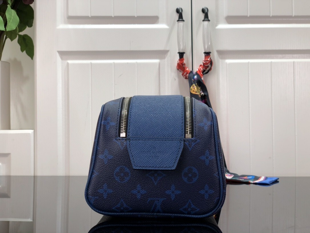 LV DOPP KIT TOILET POUCH M30849 