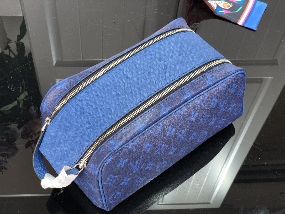 LV DOPP KIT TOILET POUCH M30849 