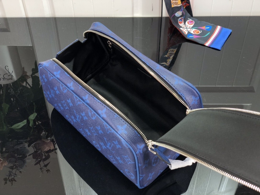 LV DOPP KIT TOILET POUCH M30849 