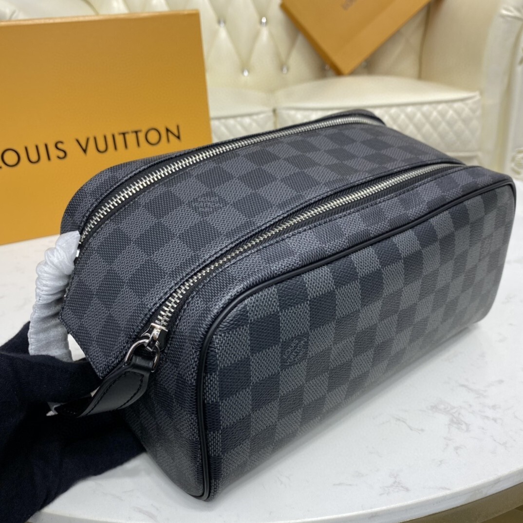 LV DOPP KIT TOILET POUCH M44494 