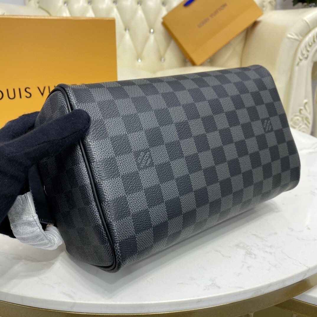 LV DOPP KIT TOILET POUCH M44494 