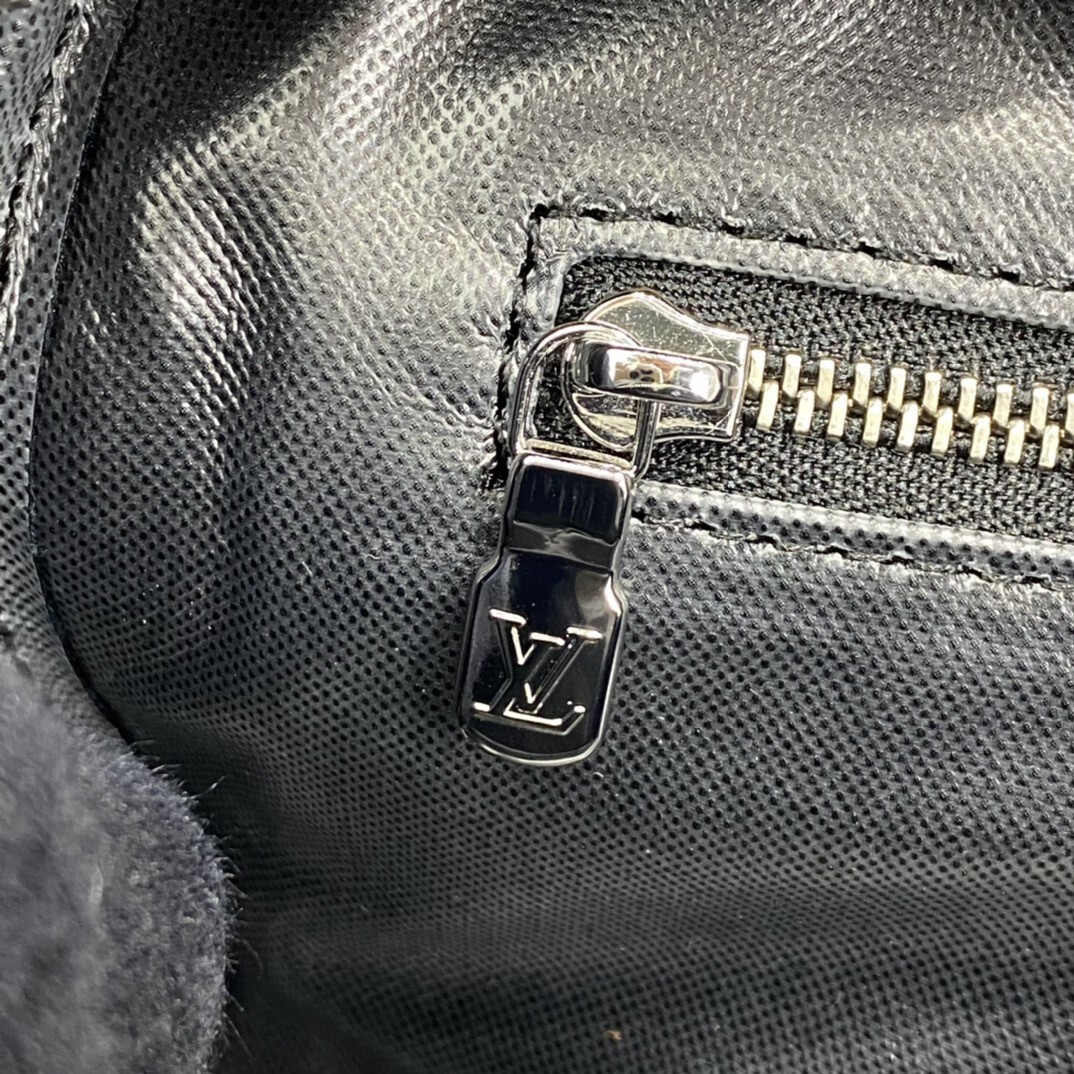 LV DOPP KIT TOILET POUCH M44494 