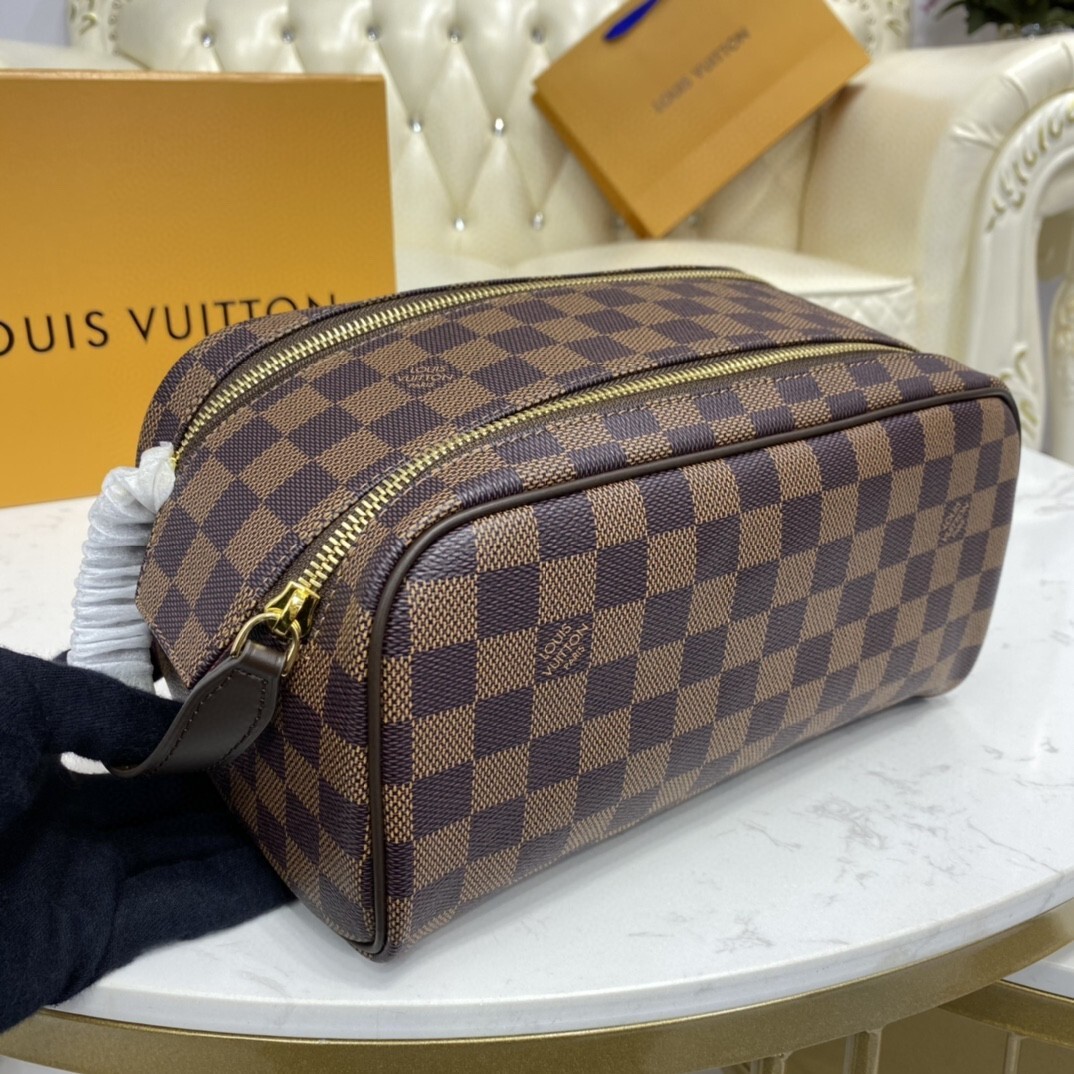 LV DOPP KIT TOILET POUCH M44494 