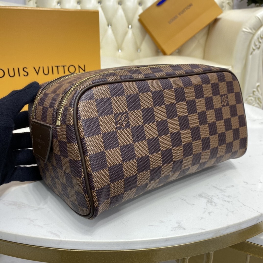 LV DOPP KIT TOILET POUCH M44494 