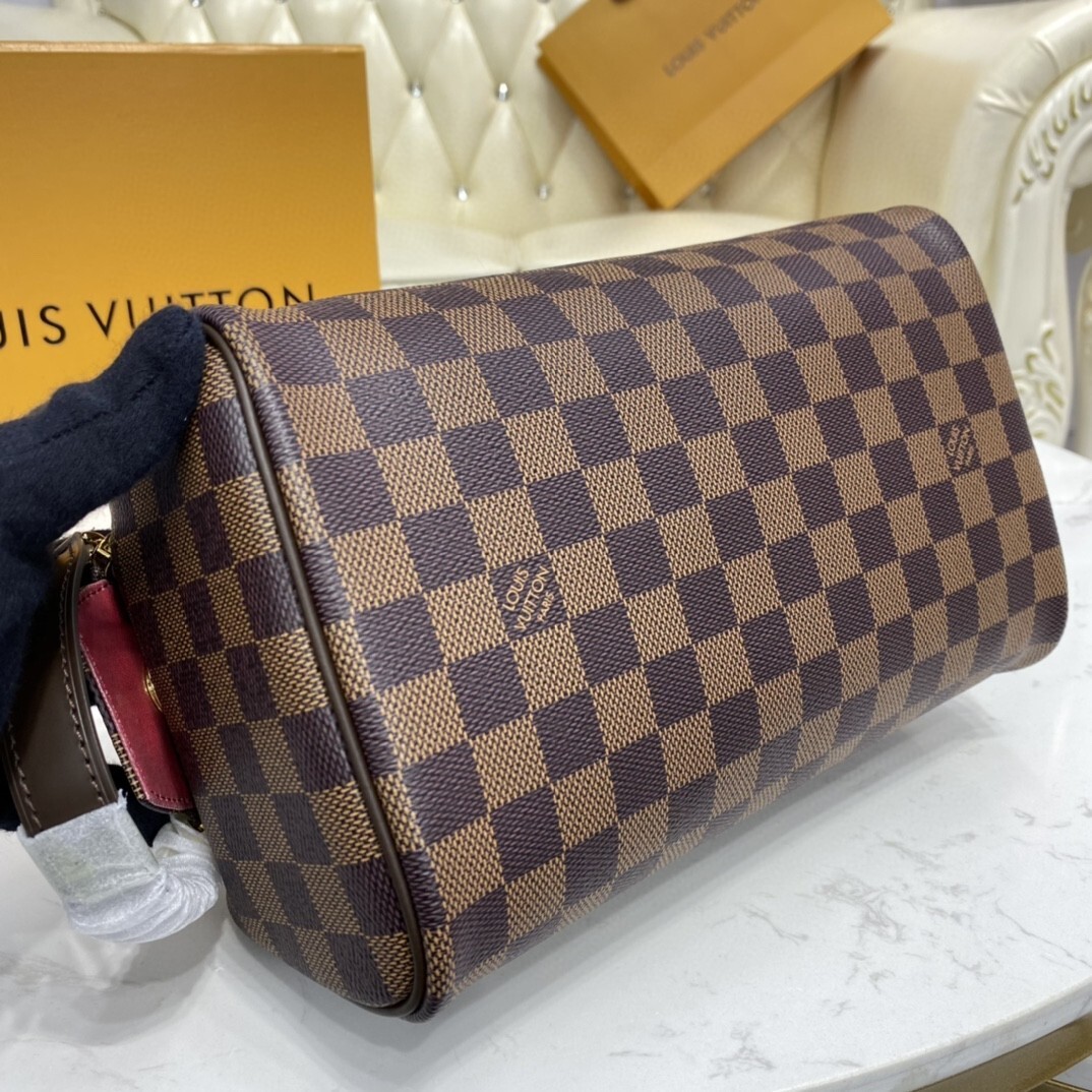 LV DOPP KIT TOILET POUCH M44494 