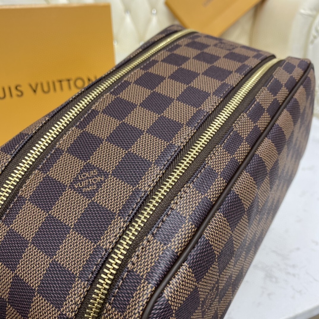 LV DOPP KIT TOILET POUCH M44494 