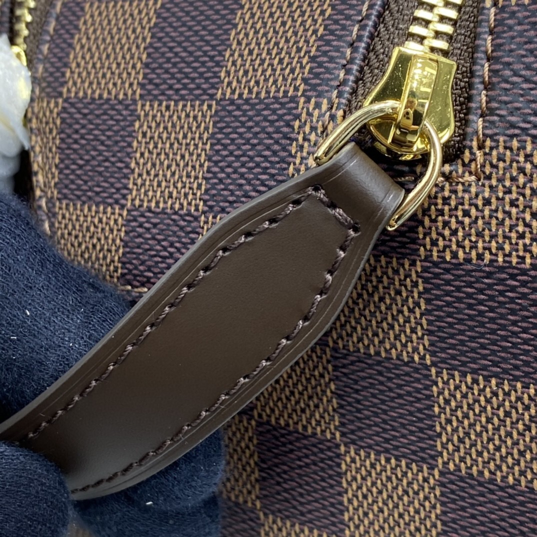 LV DOPP KIT TOILET POUCH M44494 