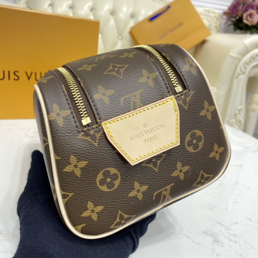 LV DOPP KIT TOILET POUCH M44494 