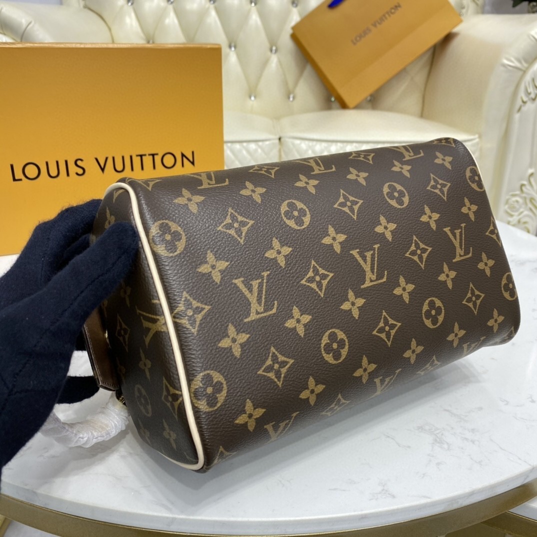 LV DOPP KIT TOILET POUCH M44494 