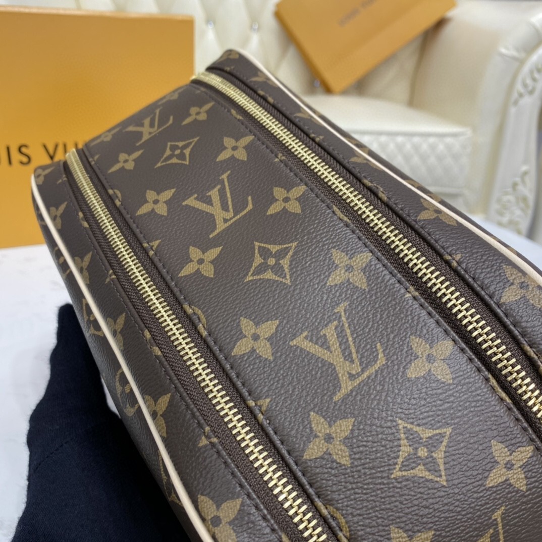 LV DOPP KIT TOILET POUCH M44494 