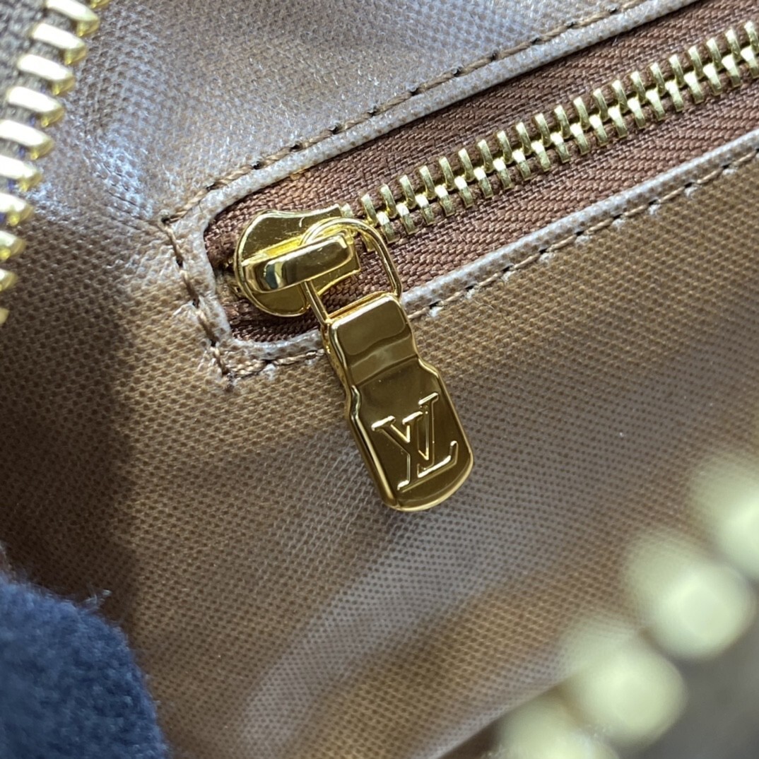 LV DOPP KIT TOILET POUCH M44494 