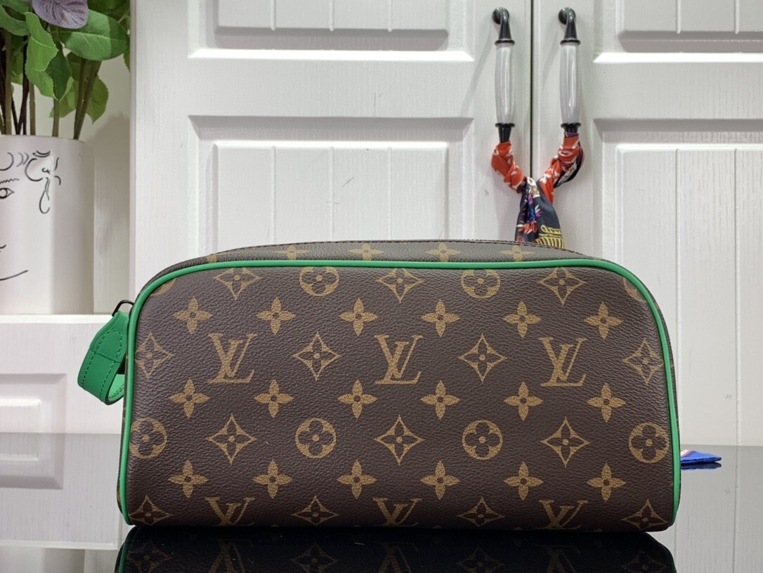 LV DOPP KIT TOILET POUCH M46253 