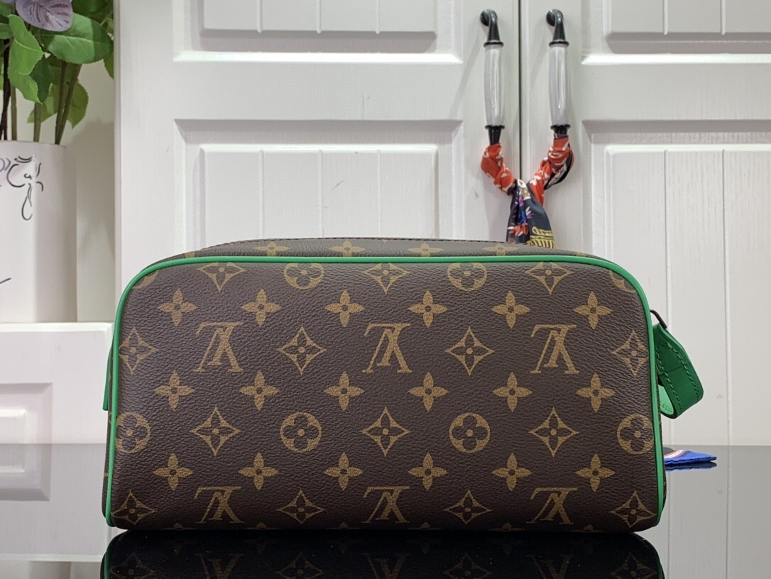 LV DOPP KIT TOILET POUCH M46253 