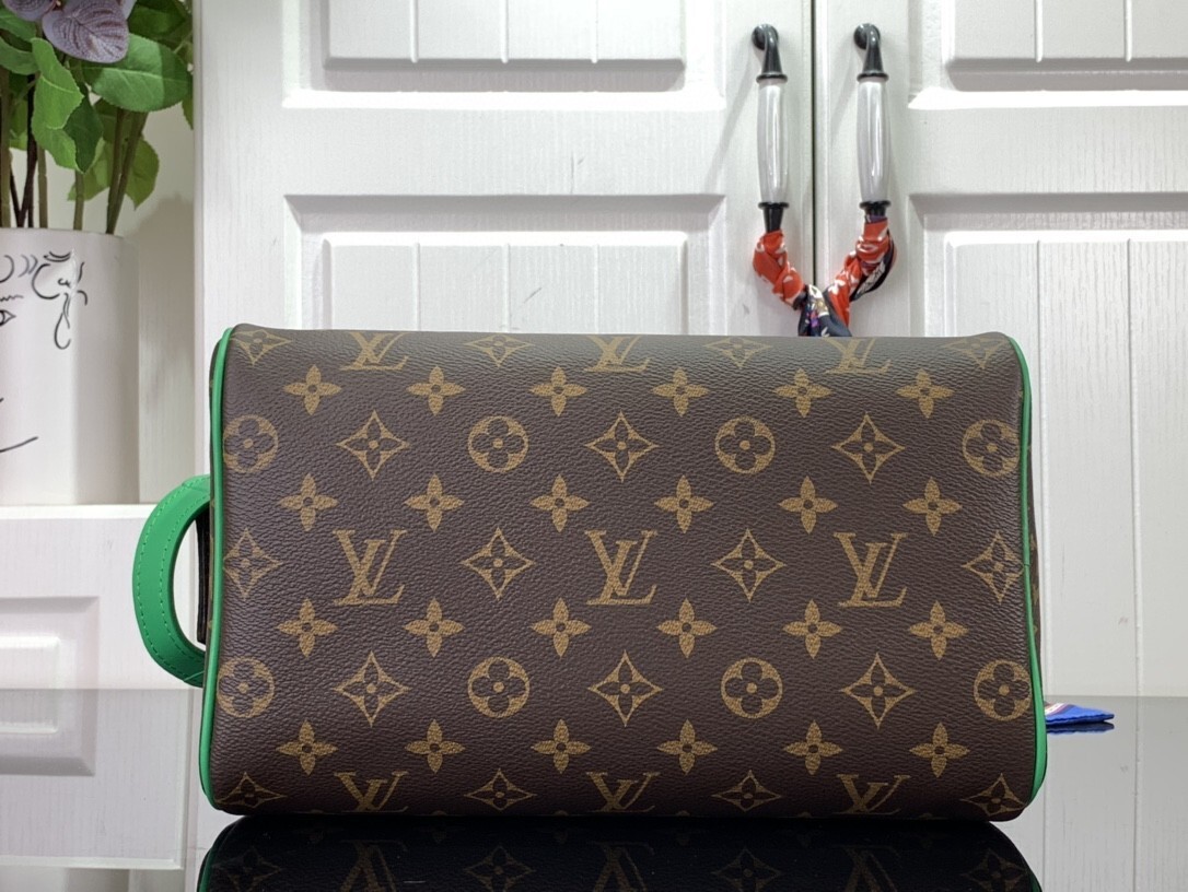 LV DOPP KIT TOILET POUCH M46253 