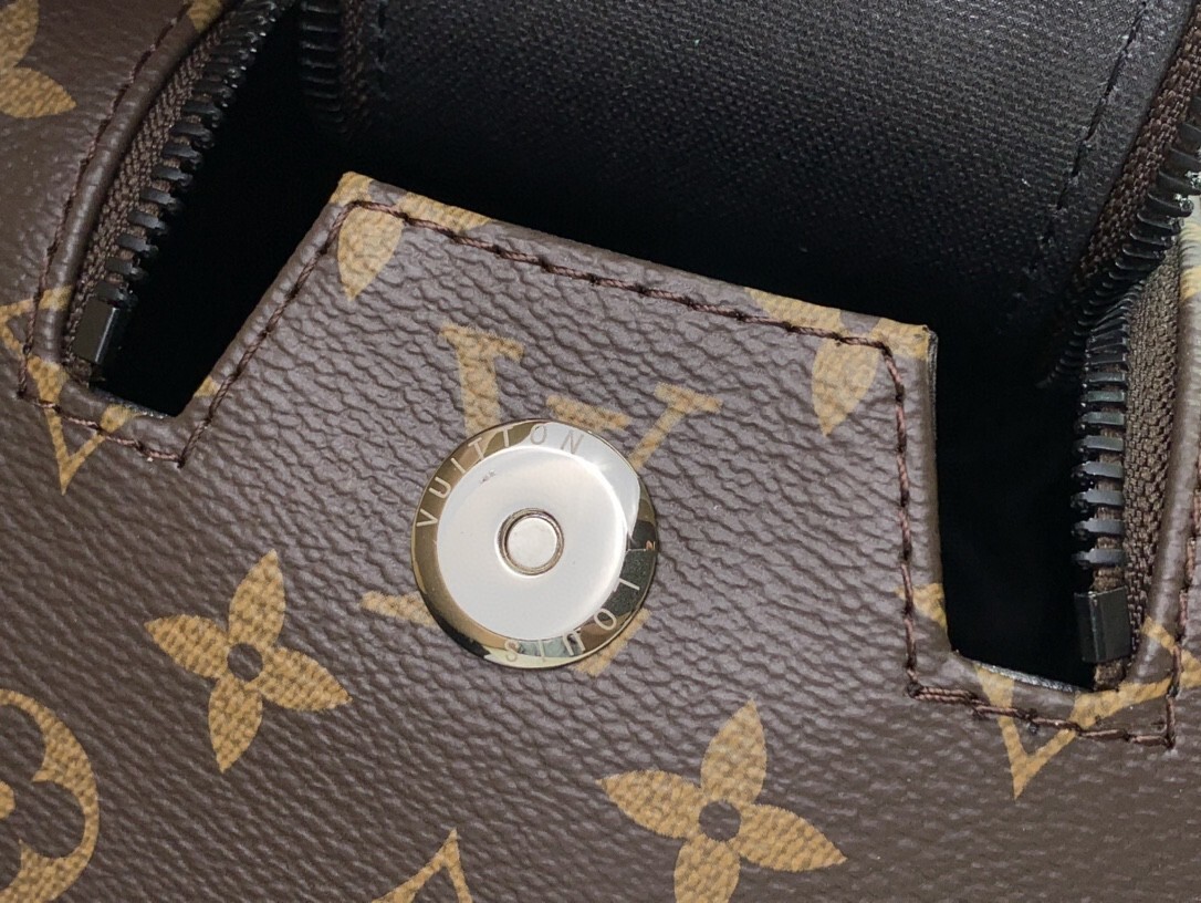 LV DOPP KIT TOILET POUCH M46253 