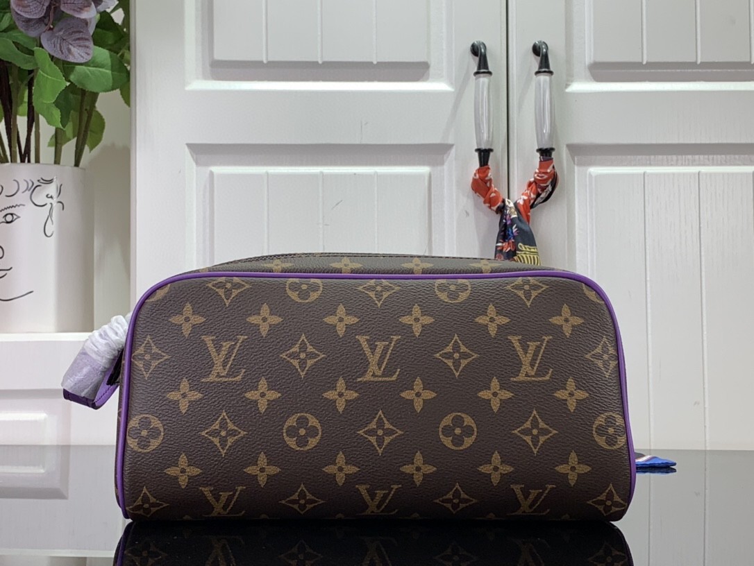 LV DOPP KIT TOILET POUCH M46253 