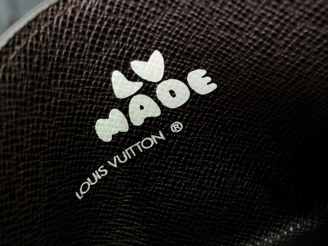 LV DOUBLE CARD HOLDER M81006