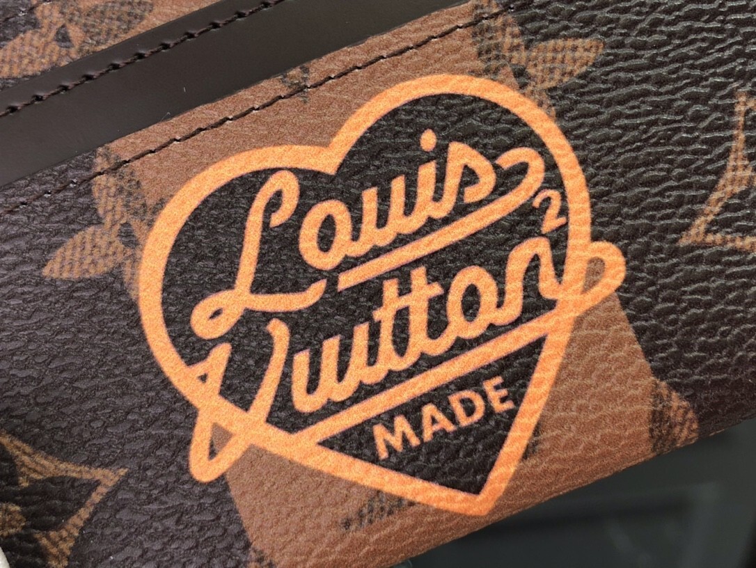 LV DOUBLE CARD HOLDER M81006