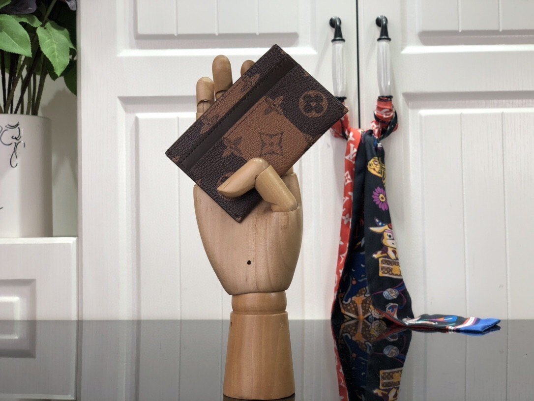 LV DOUBLE CARD HOLDER M81006