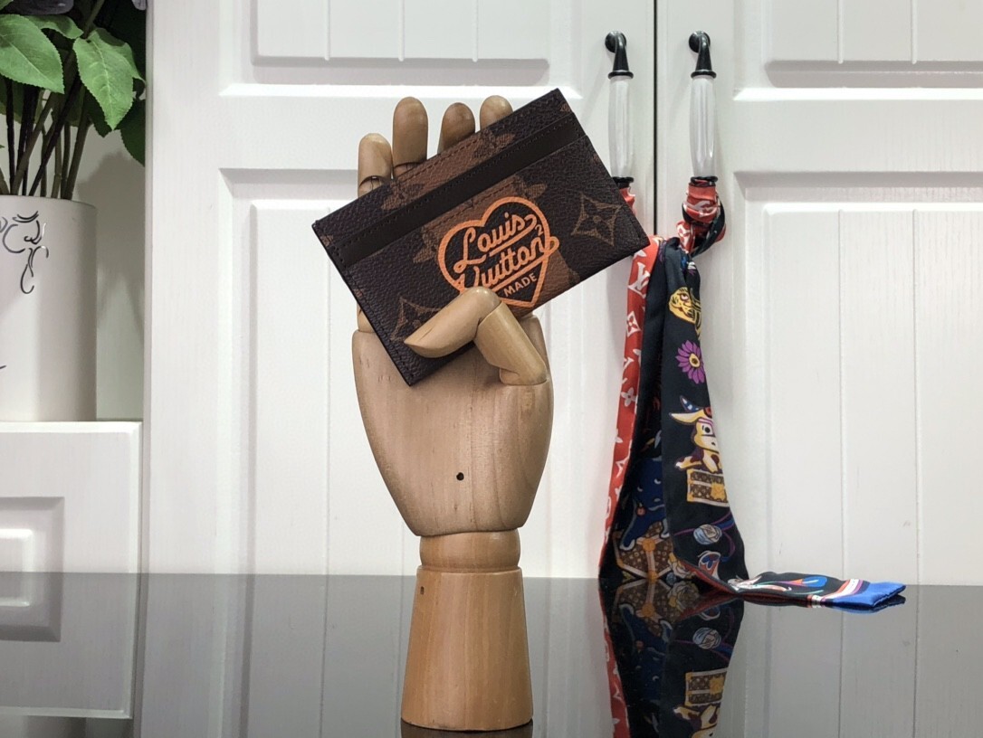 LV DOUBLE CARD HOLDER M81006