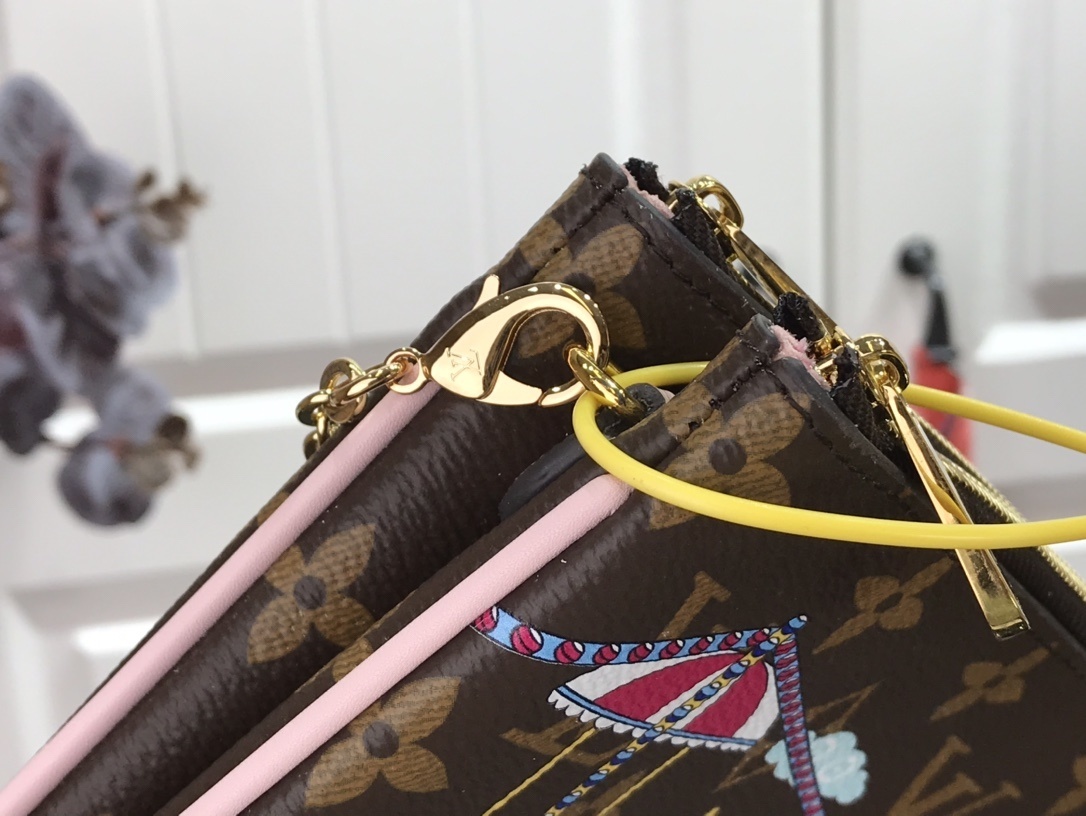 LV DOUBLE ZIP POCHETTE M69744