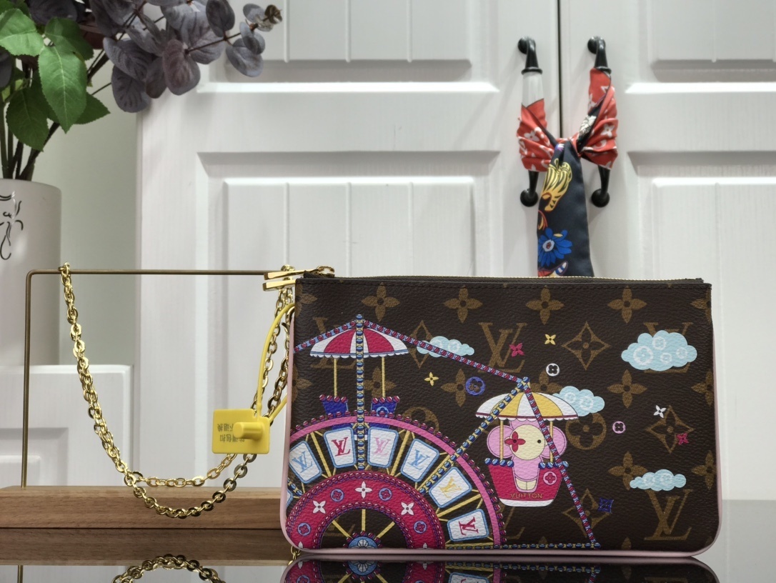 LV DOUBLE ZIP POCHETTE M69744