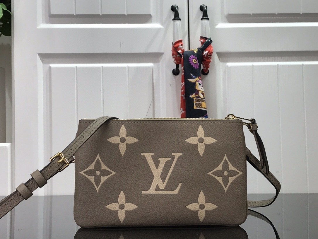 LV DOUBLE ZIP POCHETTE M80084