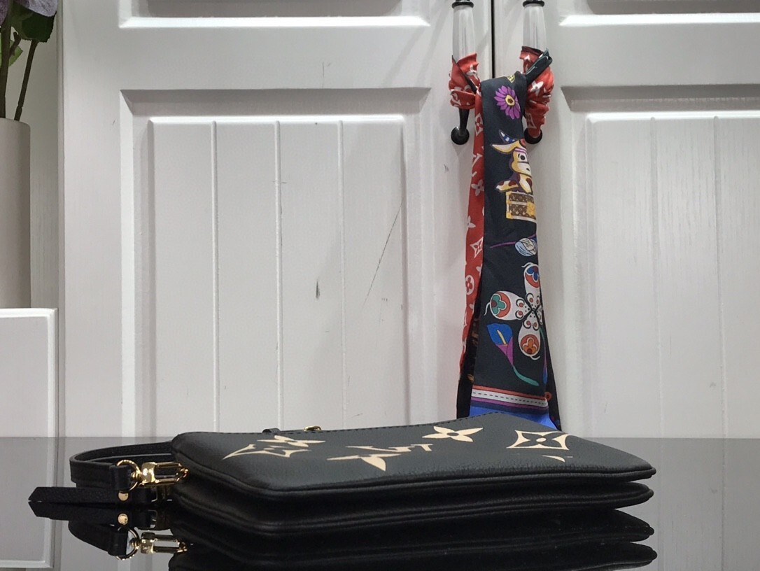 LV DOUBLE ZIP POCHETTE M80084