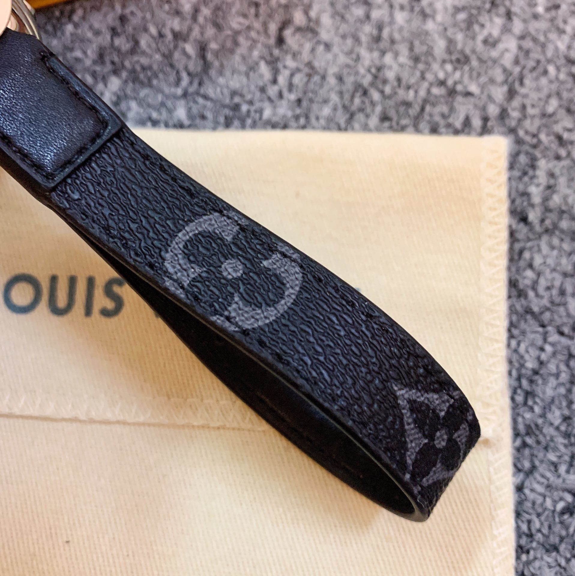 LV DRAGONNE BAG CHARM & KEY HOLDER M61950