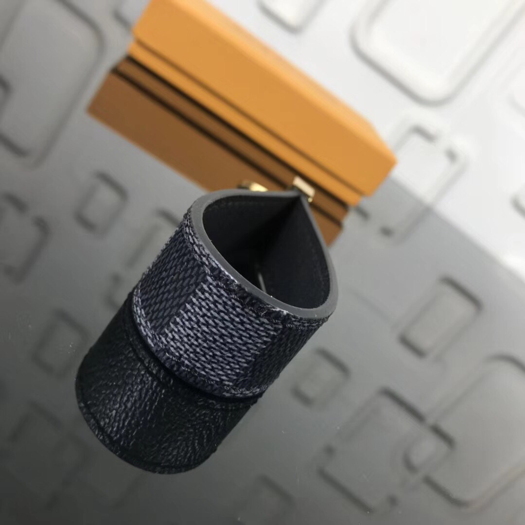 LV DRAGONNE Key Chain M62251