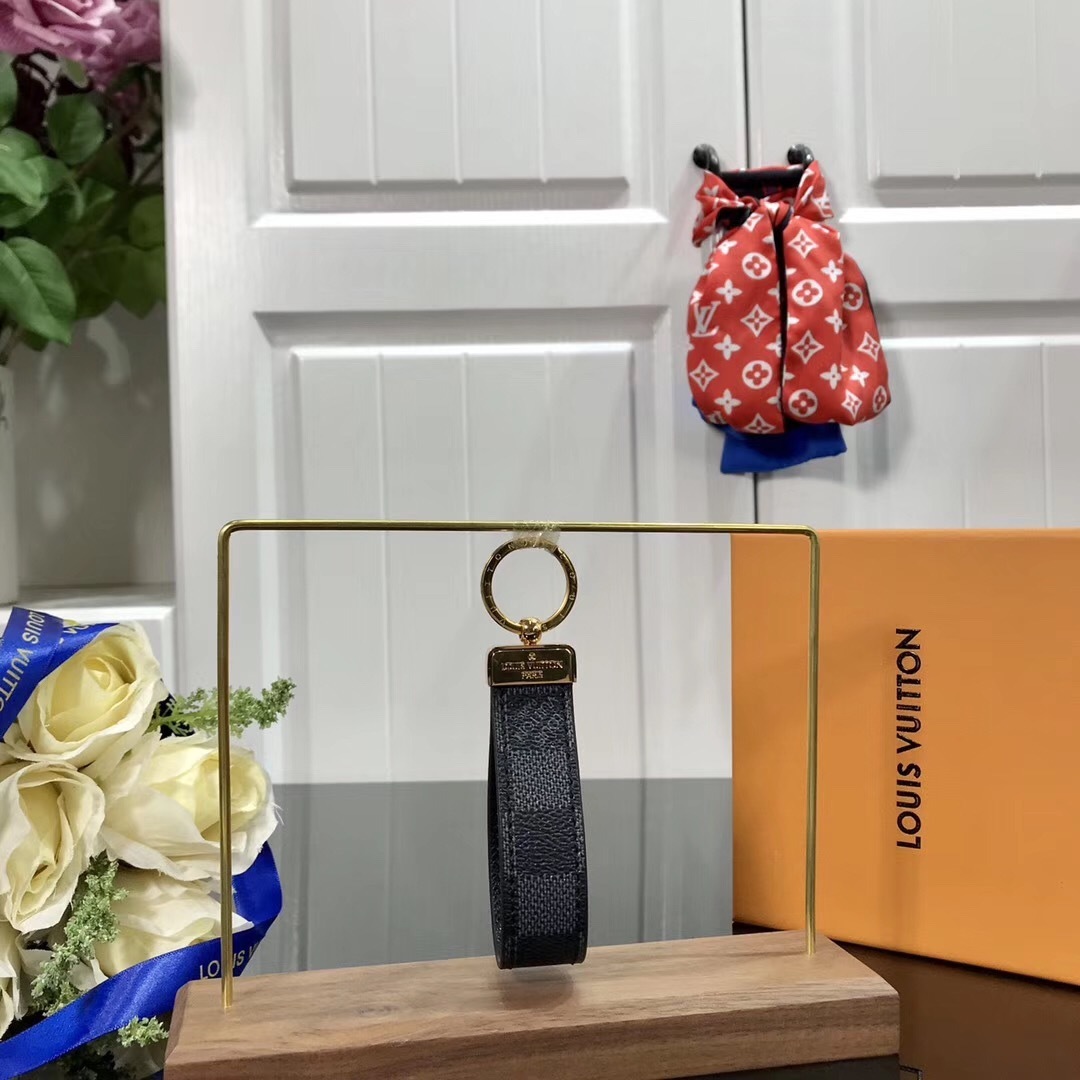 LV DRAGONNE KEY HOLDER M62251 