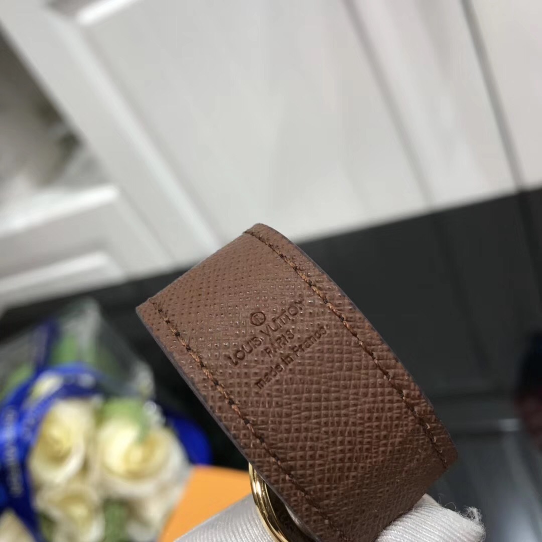 LV DRAGONNE KEY HOLDER M62251 