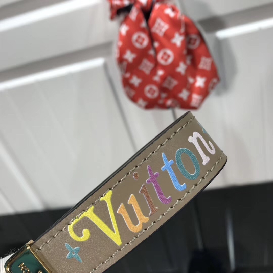 LV DRAGONNE KEY HOLDER M62251 