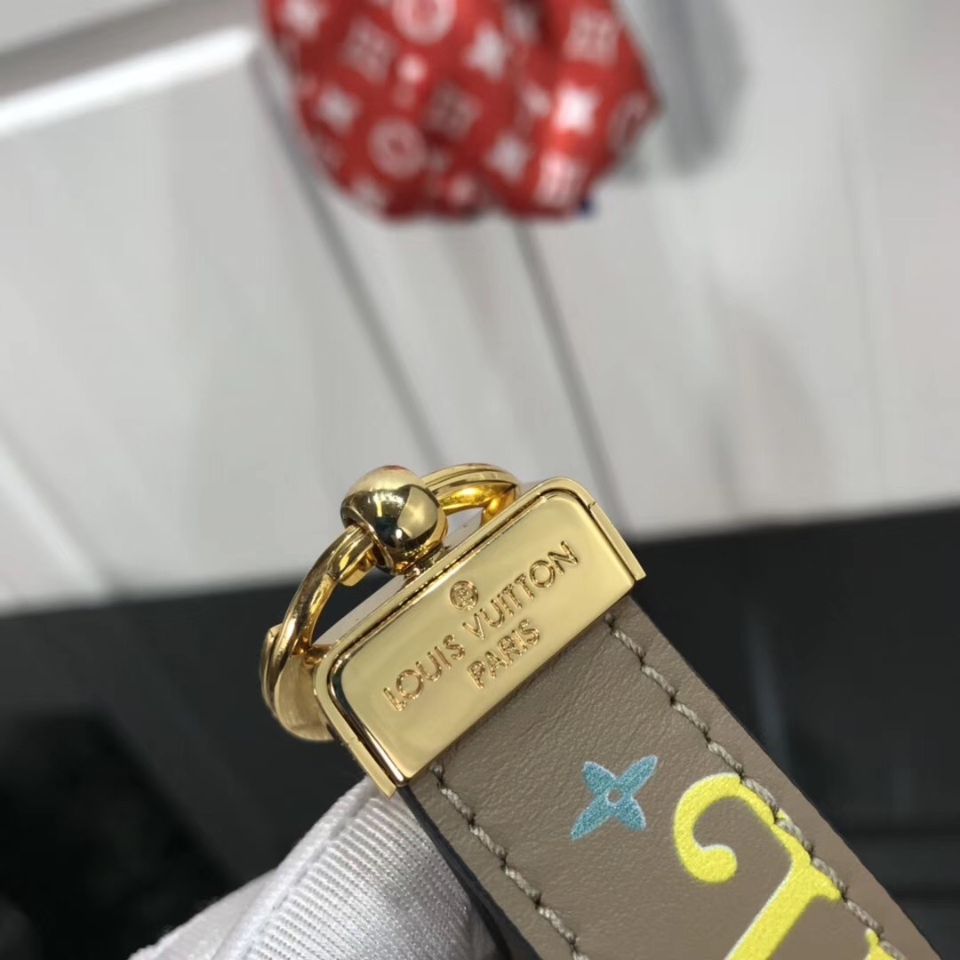 LV DRAGONNE KEY HOLDER M62251 