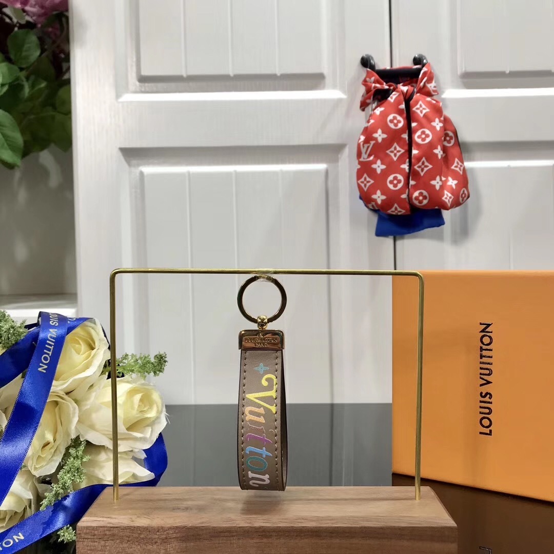 LV DRAGONNE KEY HOLDER M62251 