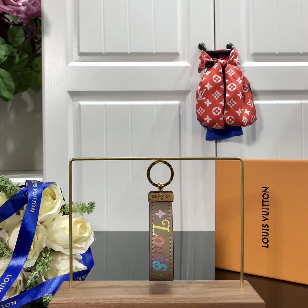 LV DRAGONNE KEY HOLDER M62251 