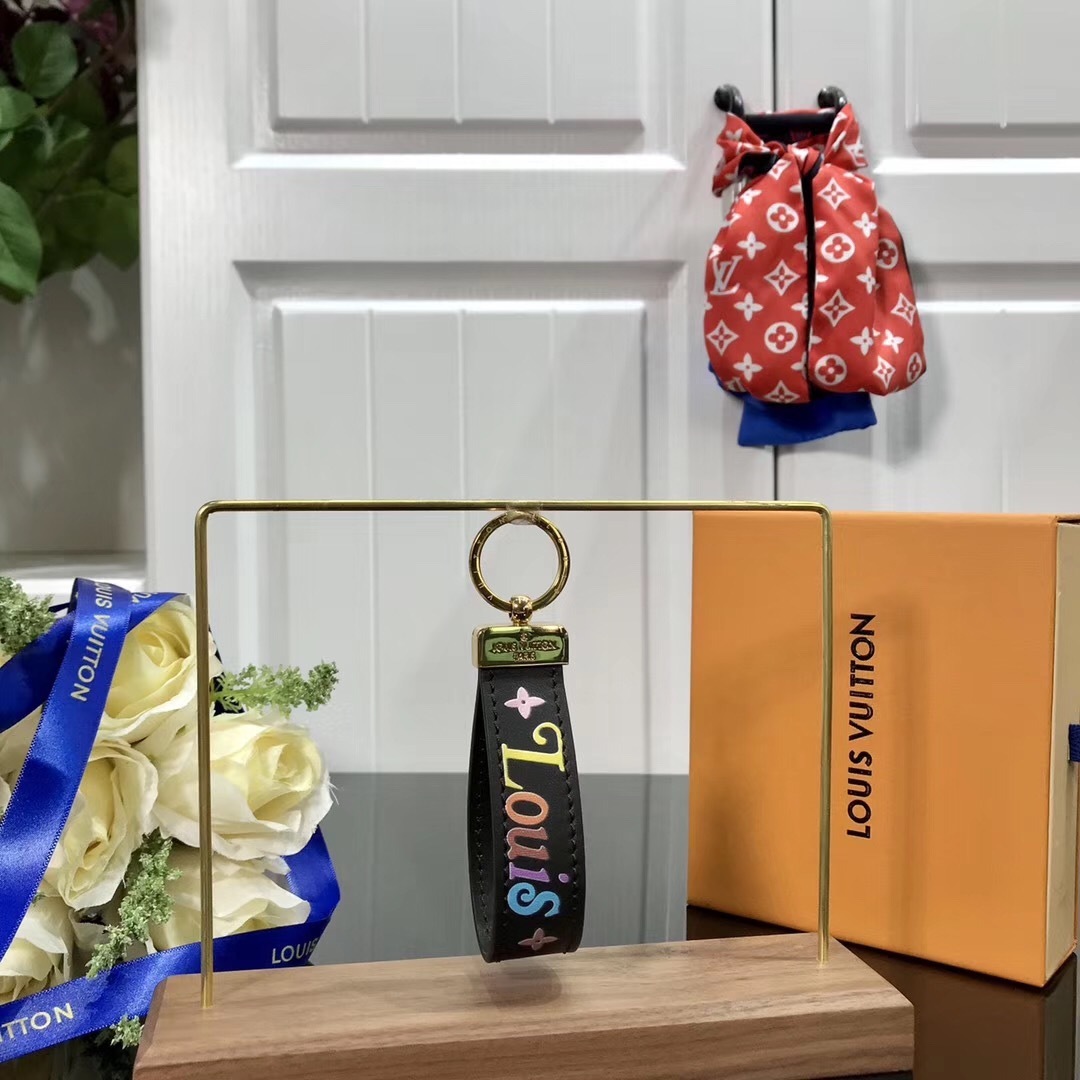 LV DRAGONNE KEY HOLDER M62251 