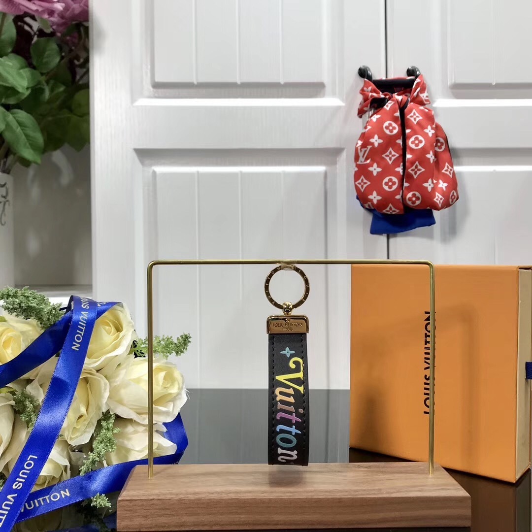 LV DRAGONNE KEY HOLDER M62251 