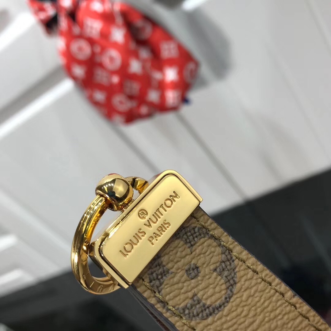 LV DRAGONNE KEY HOLDER M62251