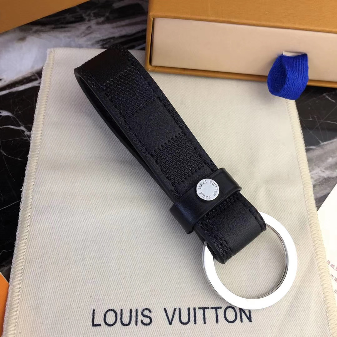 LV DRAGONNE KEY HOLDER M62709 