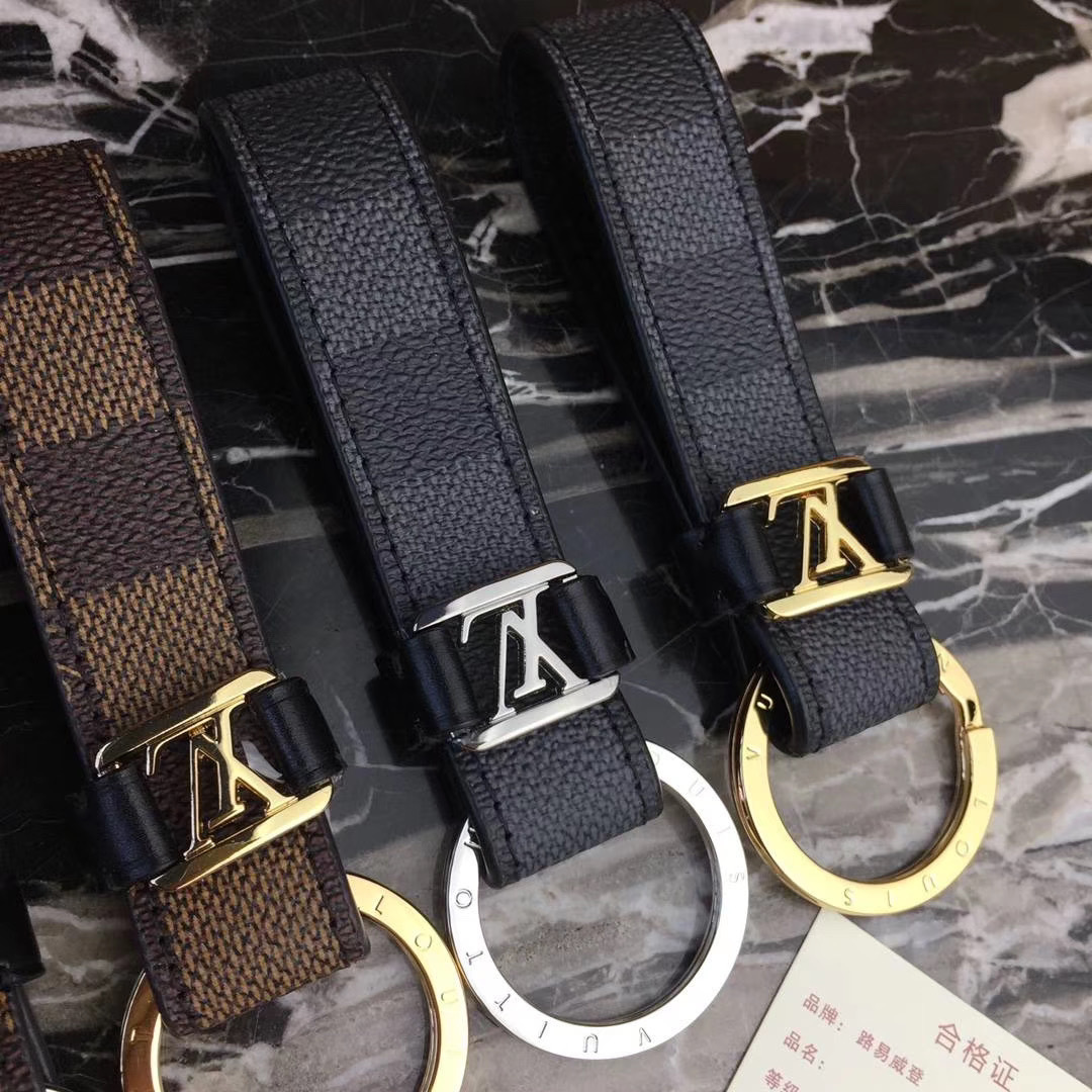 LV DRAGONNE KEY HOLDER M62709 