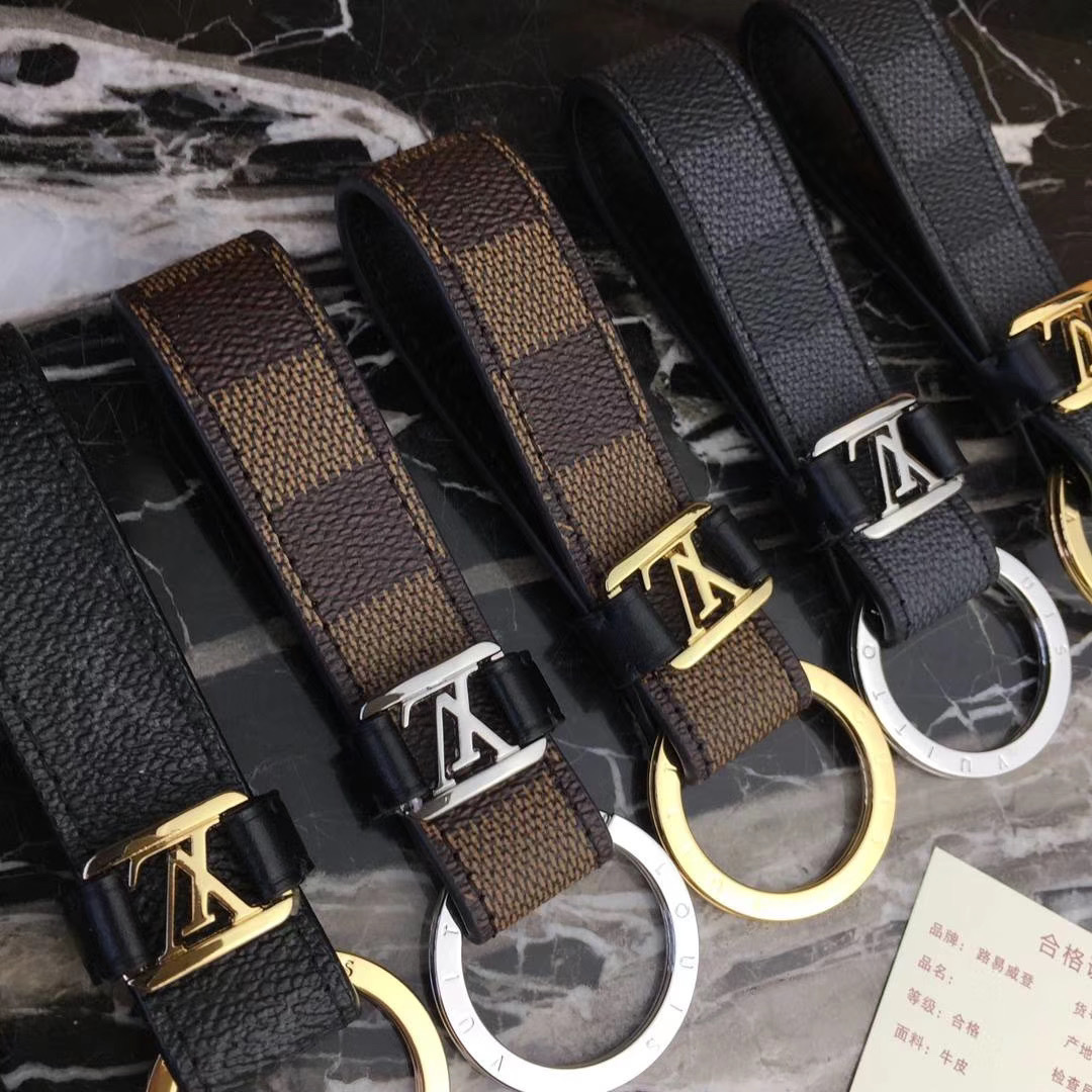 LV DRAGONNE KEY HOLDER M62709 