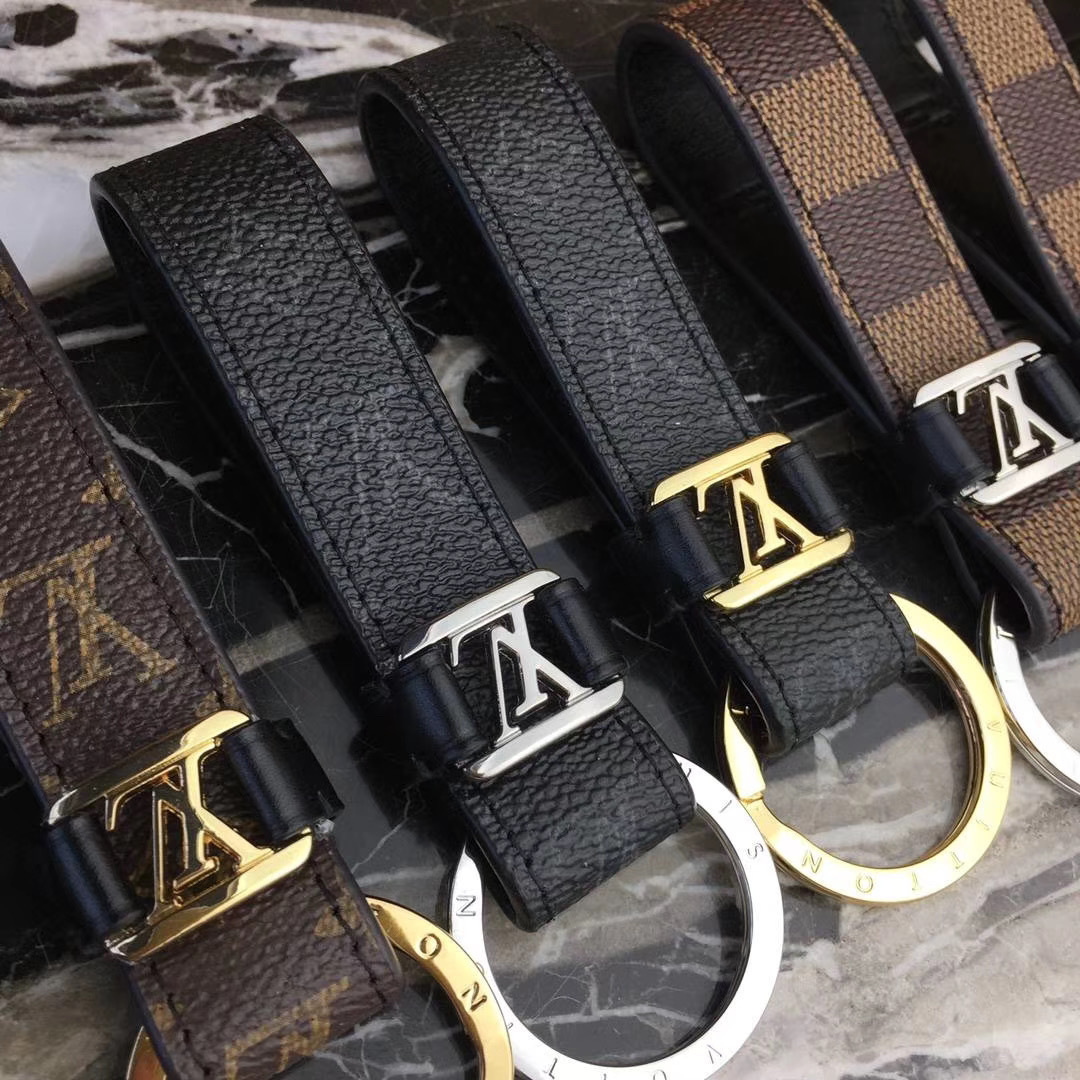 LV DRAGONNE KEY HOLDER M62709 