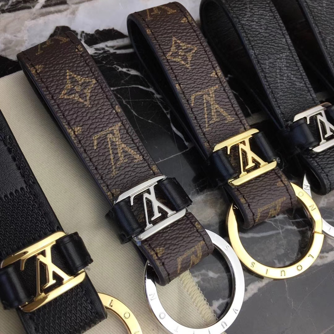 LV DRAGONNE KEY HOLDER M62709 