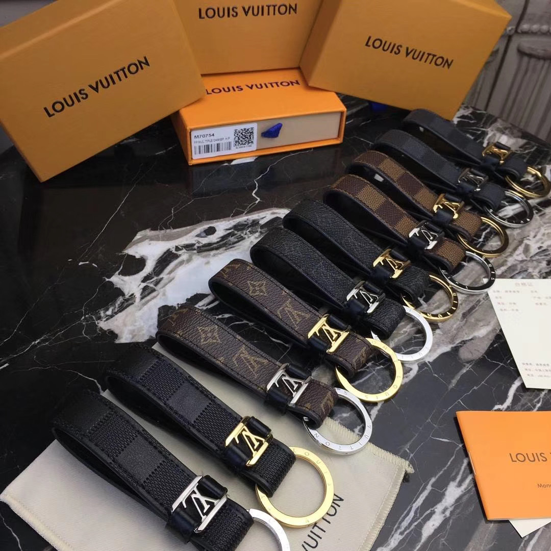 LV DRAGONNE KEY HOLDER M62709 